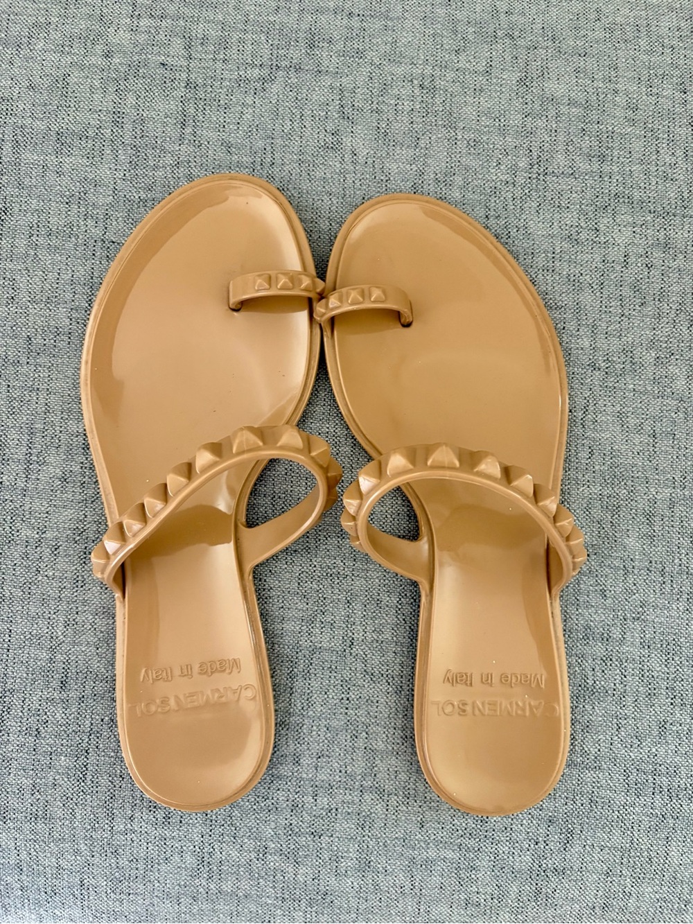 Studded Toe-Loop Sandals in Tan